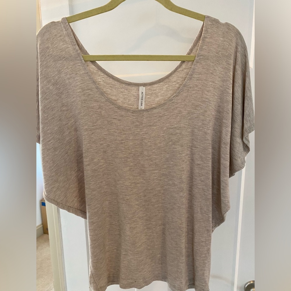 Flowy Women’s Top. Size L